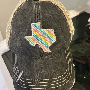 Katydid Black and Tan Cap